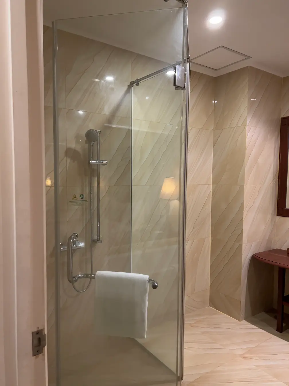 Sokha Siem Reap Resort & Convention hotel shower room